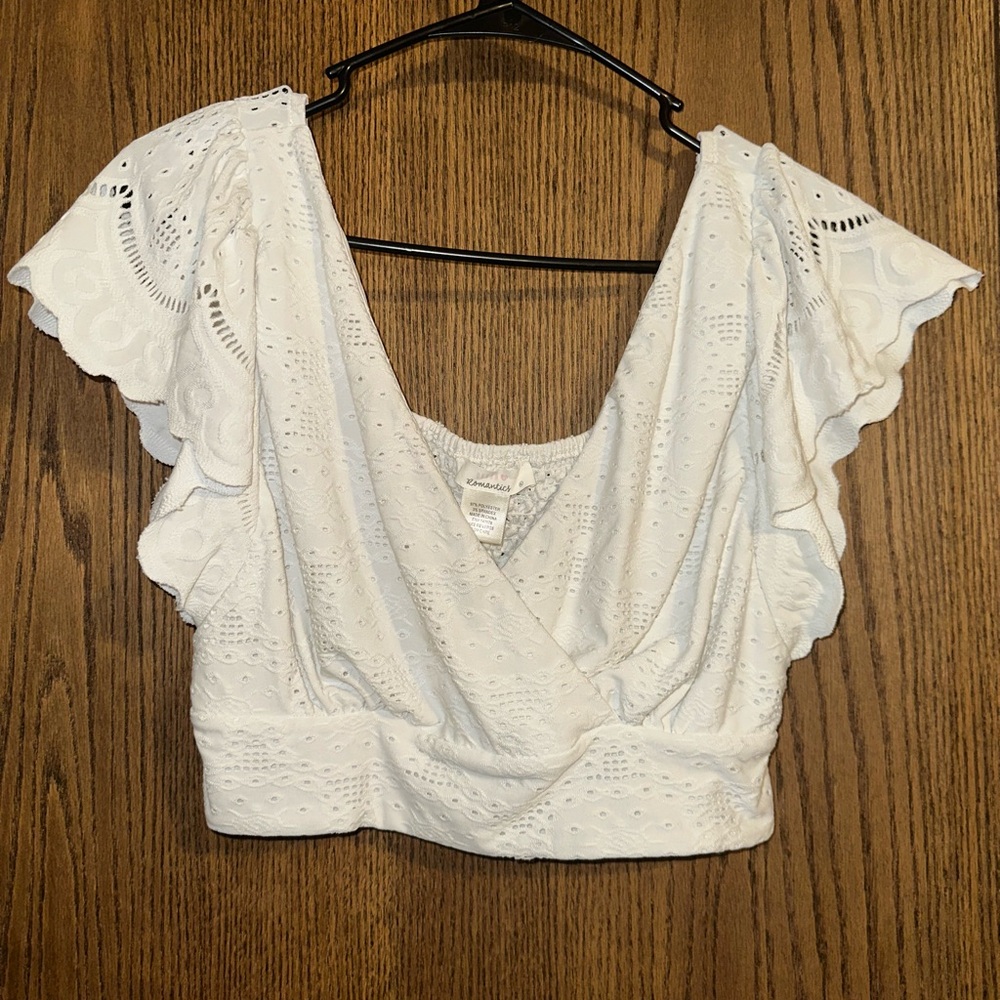 URBAN Romantics White Flutter Sleeve Crop Blouse